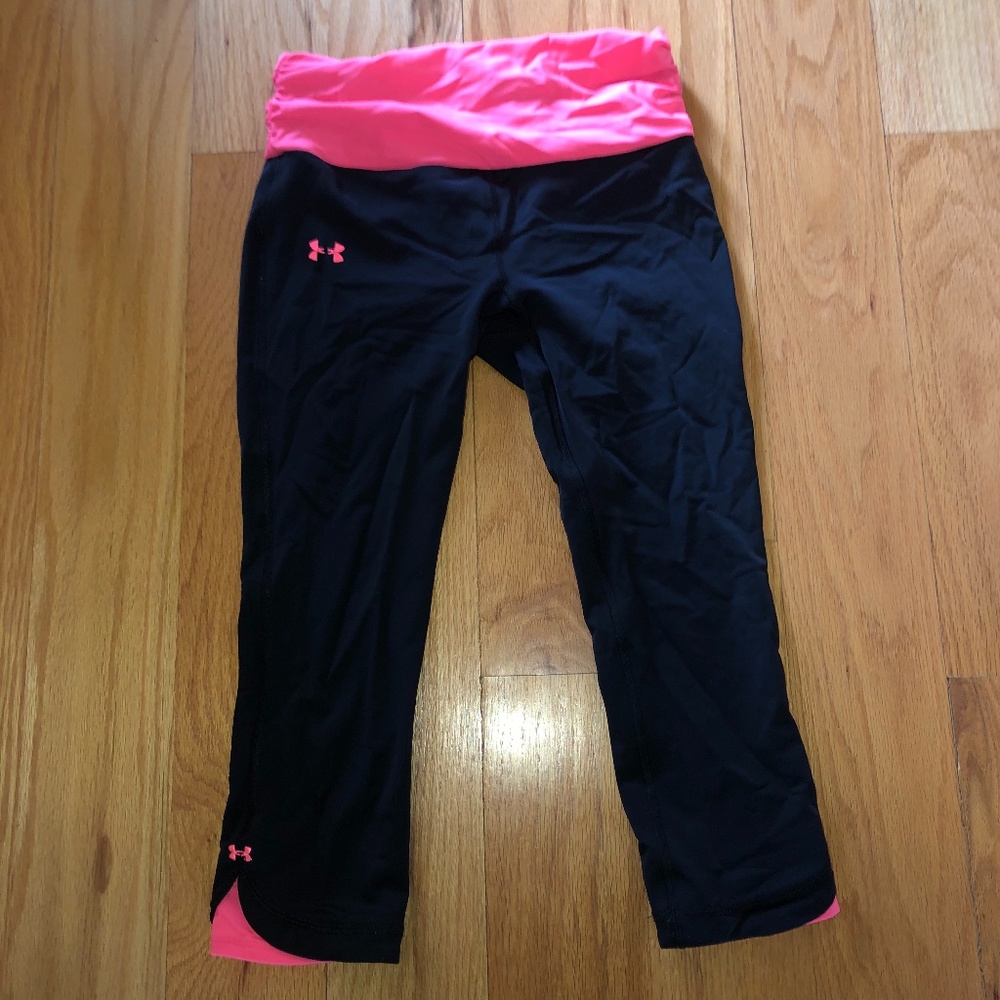 Cropped Athletic Leggings with Pink Waist